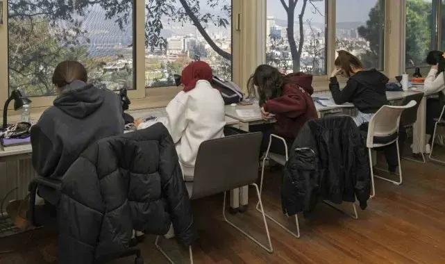 İzmir'in kütüphaneleri binlerce genci ağırlıyor