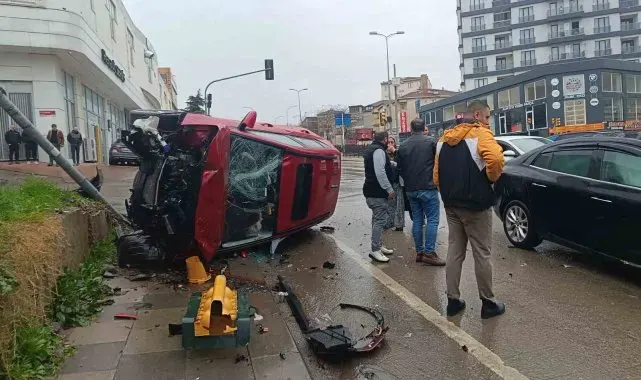 Tuzla'da 2 otomobil çarpıştı: 1 yaralı