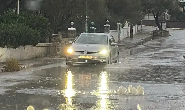 Ayvalık'ta yağış gün boyu etkili oldu