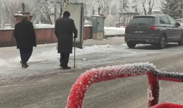 Ardahan buz kesti: Göle eksi 26 derece