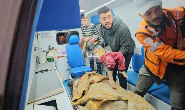 İsrail, Gazze'de yerinden edilmiş sivillerin barındığı okulu vurdu: En az 20 ölü, 35 yaralı