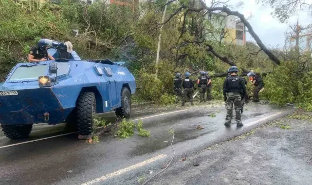 Fransa'nın denizaşırı toprağı Mayotte'yi Chido Kasırgası vurdu: 14 ölü