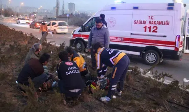 Kayseri'de otomobil sepetli motosikletle çarpıştı: 2'si ağır 4 yaralı