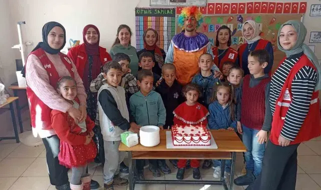 Ağrı'da Kızılay gönüllülerinden Yerli Malı Haftası etkinliği