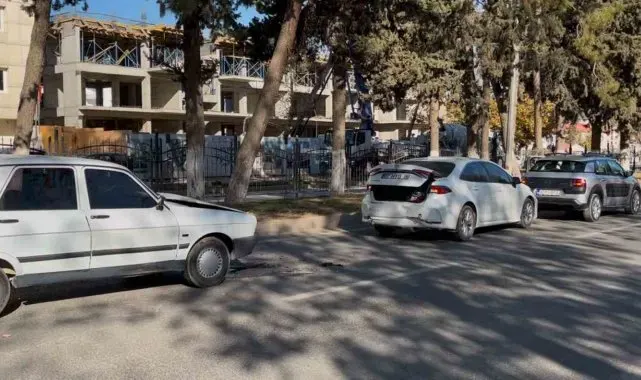 Adıyaman'da üç aracın karıştığı kazada 1 kişi yaralandı