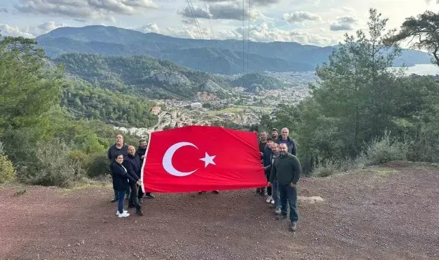 Marmaris'in dört mahalle muhtarından Türk bayrağına vefa