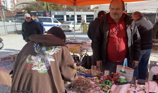 Son aylarda ilginin giderek arttığı Antika Pazarı'ndan vatandaş memnun