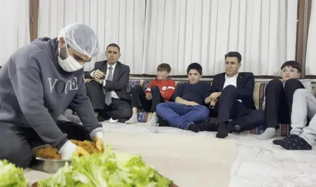Sevgi Evi'nde sazlar çalındı, çiğköfteler yapıldı