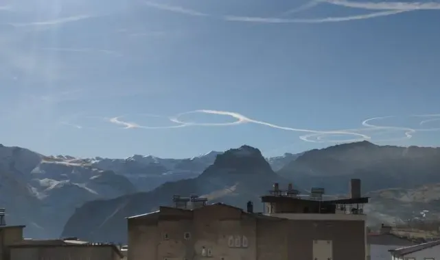 Hakkari'de semalarında daire çizen uçaklar şaşırttı