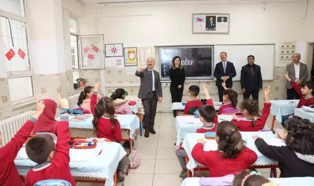 Vali Varol, öğrencilerle bir araya geldi