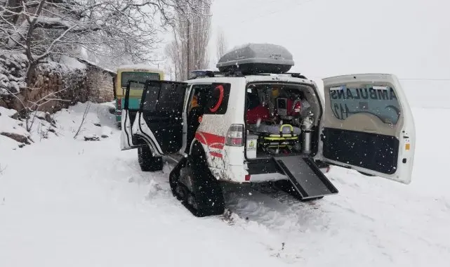 Kar paletli ambulans zorlu kış şartlarında hayat kurtarıyor