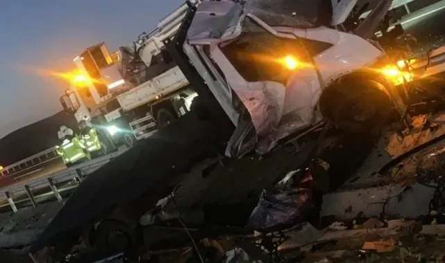 Konya'da kamyonet bariyerlere çarptı: 1 yaralı