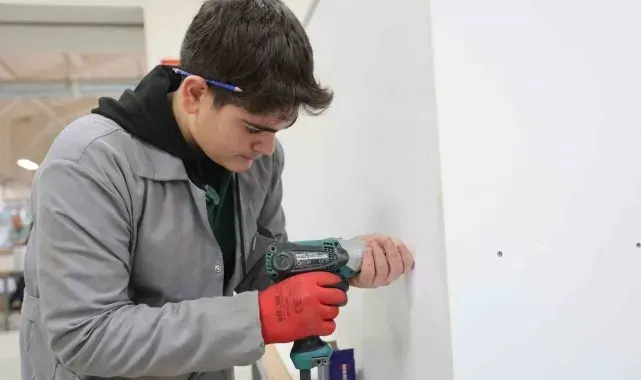 Fabrika değil, lise: yılda 7 milyon ciro yaptılar