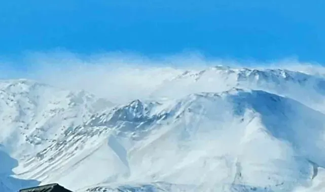 Süphan Dağı'nda kar fırtınası güzelliği