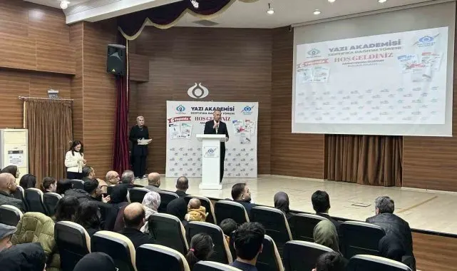 Sultangazi Yazı Akademisi 6'ıncı dönem öğrencileri sertifikalarını aldı