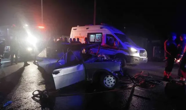 İzmir'de 2 otomobil çarpıştı: 1 ölü