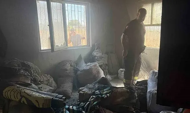 Antalya'da gecekondu yangınında 1 kişi dumandan etkilendi