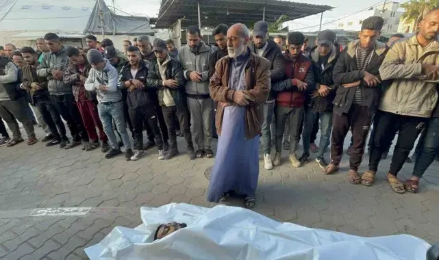 İsrail, Gazze'de belediye binasına saldırdı: 1'i belediye başkanı 10 sivil hayatını kaybetti