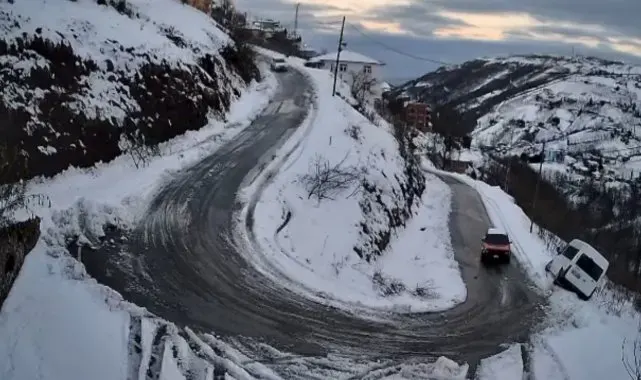 Trabzon'da virajı alamayan minibüs uçuruma yuvarlandı: 1 ölü, 1 yaralı
