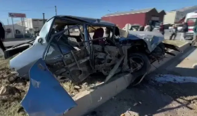 Hurdaya dönen otomobilden sağ çıktı