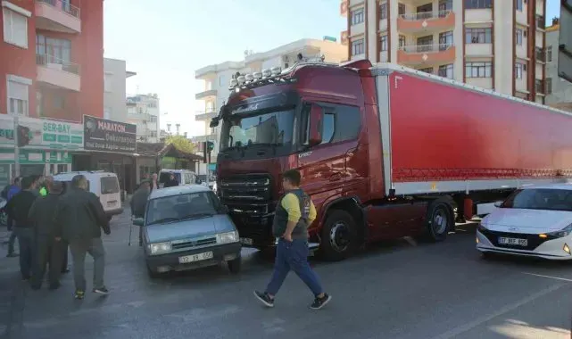 Babasının kaza yaptığını öğrenen oğlu paniğe kapılınca yayaya çarptı
