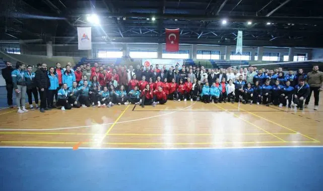 Ağrı'da düzenlenen ÜNİLİG voleybol bölgesel lig müsabakaları sona erdi