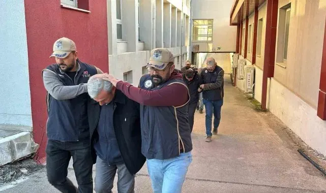 Adana'da aralarında FETÖ il sorumlusunun da olduğu 8 şüpheli tutuklandı