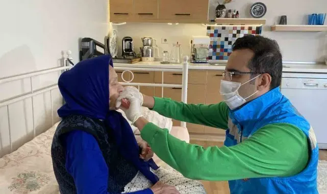 Hastaneye gidemeyecek hastalara 'evde ağız ve diş sağlığı hizmeti'