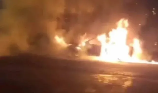 Üsküdar'da otomobil alev alev yandı