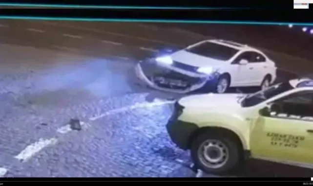 Rize'de motosikletin otomobile çarptığı kaza güvenlik kamerasına yansıdı