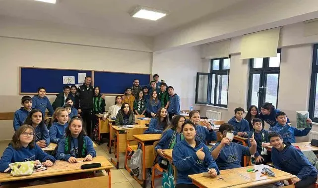 Kocaelisporlu futbolcular öğrenciler ile buluştu