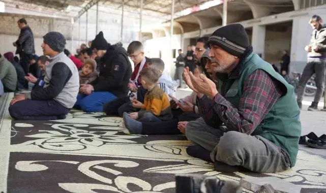 Münbiç'te özgürlüğün ilk cumasında şükür duası