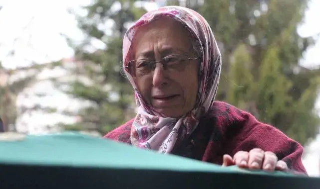 Öğretmen ve müdür şiddetiyle felç kalan gence son veda