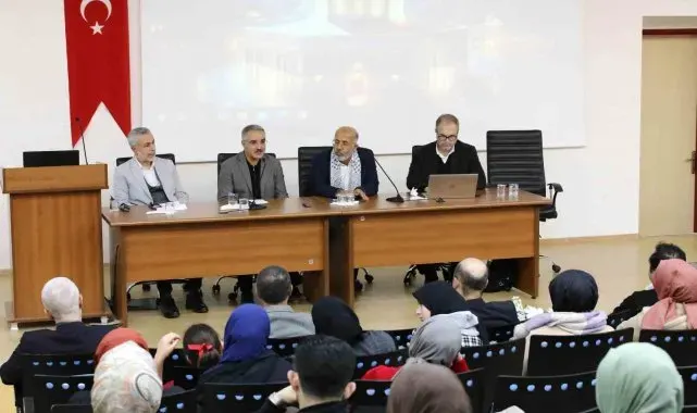 Gaziantep Üniversitesi'nde 'İslam Hayattır' paneli düzendi