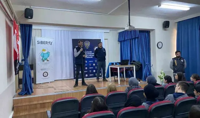 Bursa Emniyeti'nden okullarda siber güvenlik eğitimi