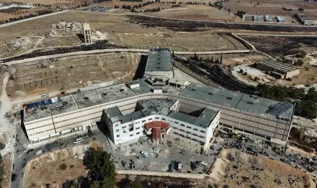 Sednaya Hapishanesi'nde yakınlarını arayan aileler Türkiye'den yardım istiyor