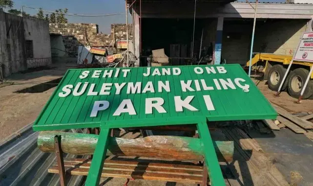 Yumurtalık'ta cadde ve sokaklar temizleniyor, tabelalar onarılıyor