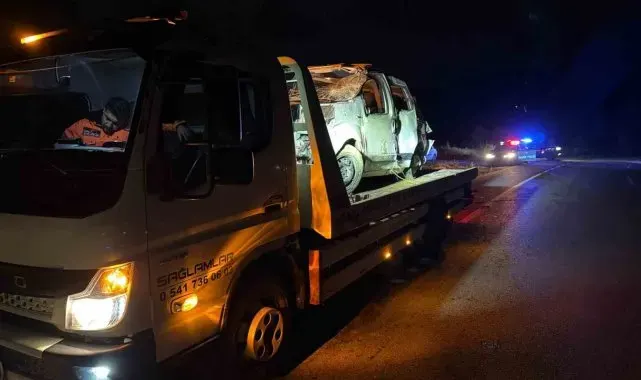 Afyonkarahisar'da hafif ticari araç devrildi: 5 kişi yaralandı