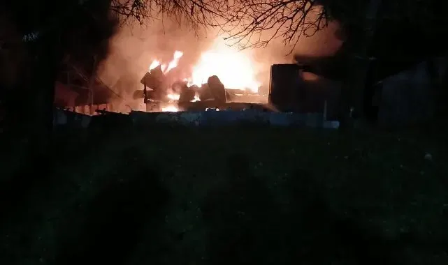 Kastamonu'da 2 katlı ahşap ev küle döndü