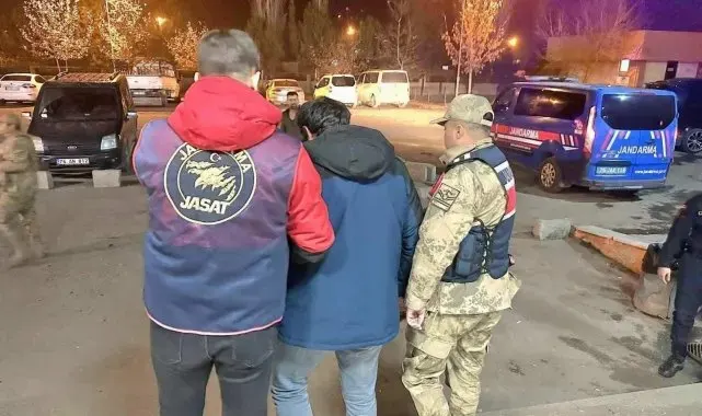Iğdır'da 9 yıl kesinleşmiş hapis cezası bulunan cezaevi firarisi tutuklandı