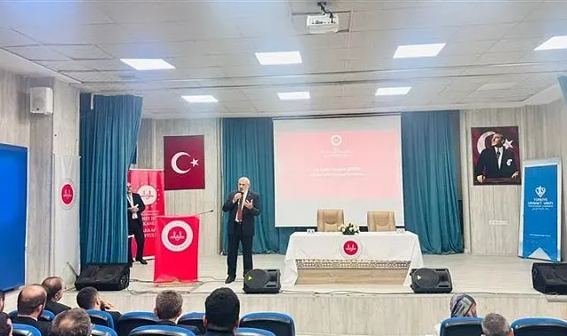 Diyanet İşleri Başkan Yardımcısı Şahin Hakkari'de din görevlileriyle buluştu