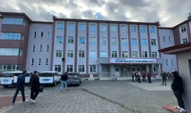 Okulda bıçaklama: 1 öğrenci yaralı