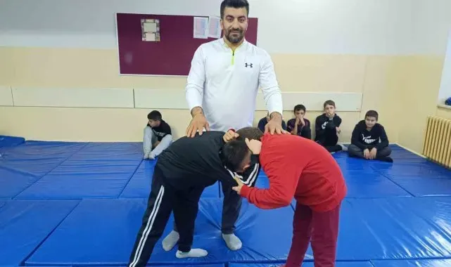 Tunceli'de çocuklar ata sporu güreş ile sosyalleşiyor