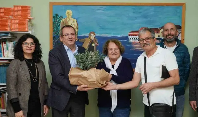 Ayvalık Kent Konseyi yeni yerine taşındı