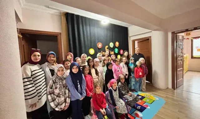 Gediz'de genç gönüller çocuk gönüllerle buluşuyor