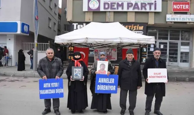Acılı ailelerin evlat nöbeti 175'inci haftaya girdi
