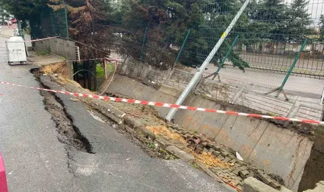 Ataşehir'de benzin istasyonunun duvarı çöktü