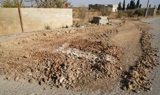 Terörden arındırılan Münbiç'e giden yollar onarılıyor