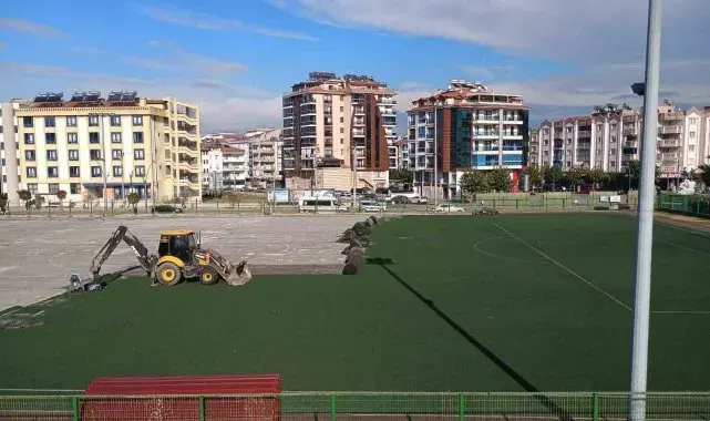 Salihli'de Ali İhsan Karayiğit Stadı yenileniyor