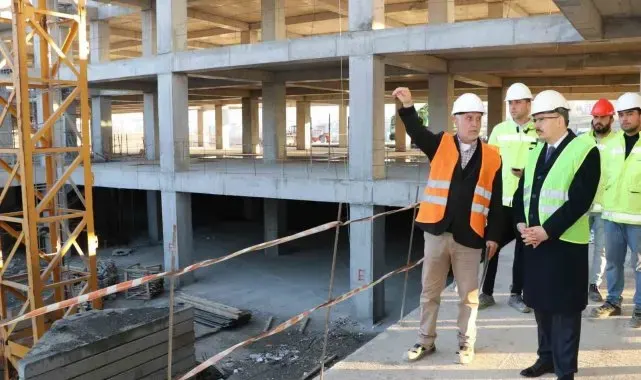 Siirt Valisi Kızılkaya, 500 yataklı yeni Devlet Hastanesinde incelemelerde bulundu
